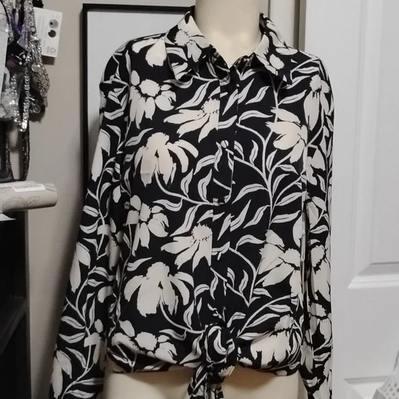 NWT Velvet Fleur top - Picture 1 of 6